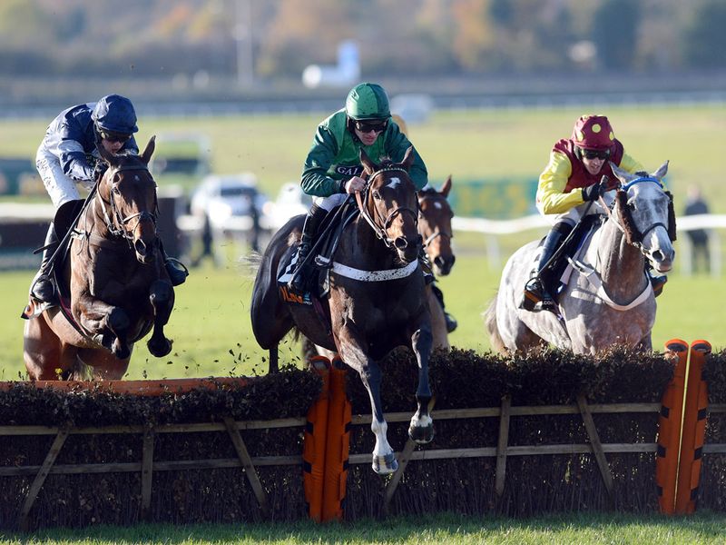On a good day for Nicky Henderson around the country, Une Artistse wins the mares' hurdle