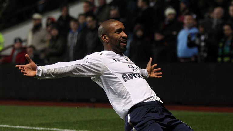 Jermain Defoe: Quickfire double sends Spurs to group stages