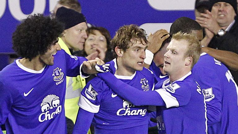 Everton celebrate last-gasp winner against Spurs