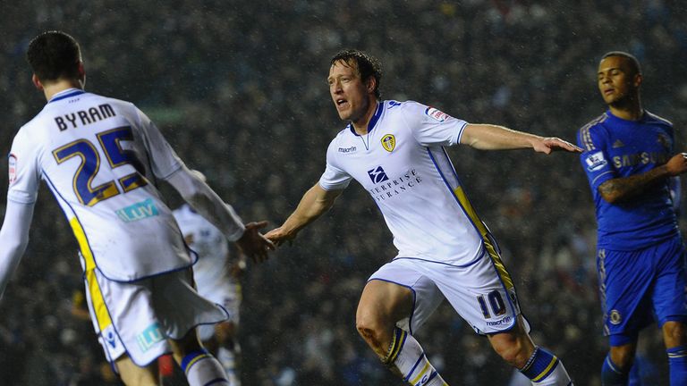 Luciano Becchio: Rejoins Leeds team-mates at Carrow Road