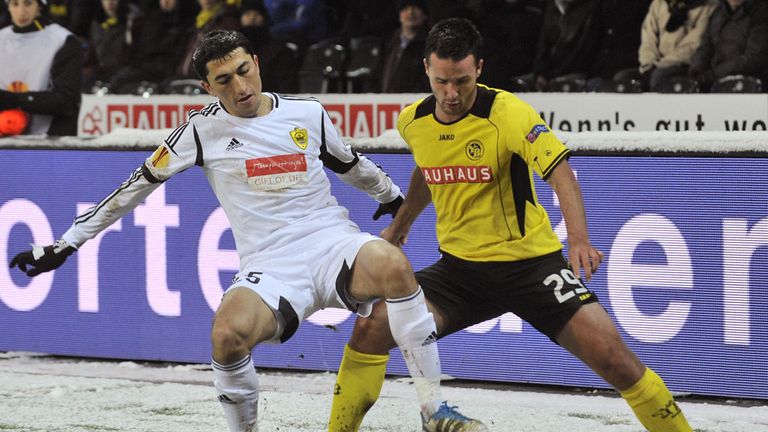 Odil Ahmedov and Raphael Nuzzolo battle for possession