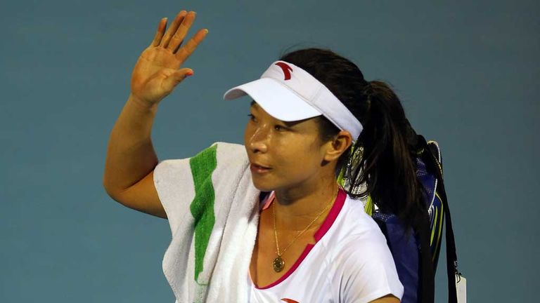 Zheng Jie waves goodbye after her first round exit in Auckland