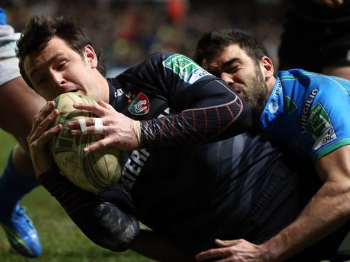 Matt Smith finds the tryline for Leicester