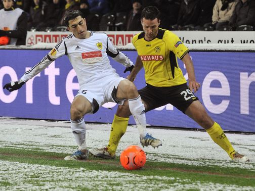 Odil Ahmedov and Raphael Nuzzolo battle for possession