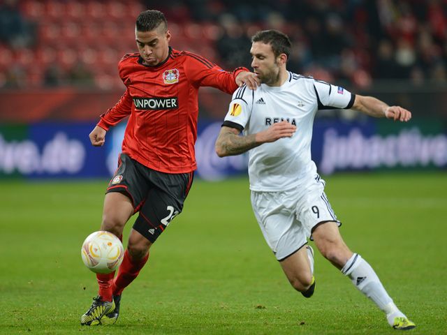 Carlinhos and Rade Prica battle for the ball