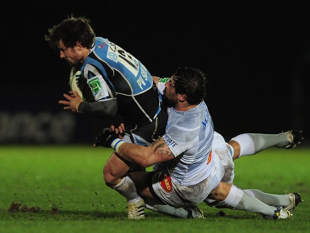 Peter Horne is tackled by Romain Martial.