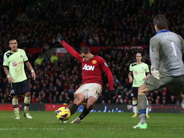 Javier Hernandez scores a last-gasp winner