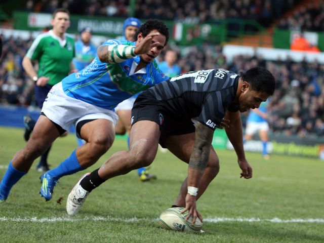 Manu Tuilagi evades a tackle to touchdown for Leicester