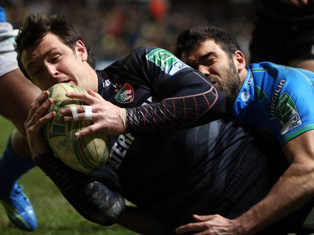 Matt Smith finds the tryline for Leicester