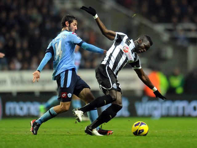 Esteban Granero tries to tackle Cheick Tiote
