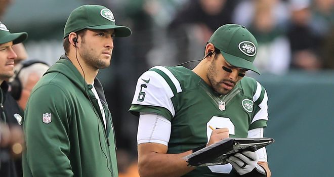 Tim Tebow and Mark Sanchez (l-r): New York Jets duo on clipboard duty in week 16