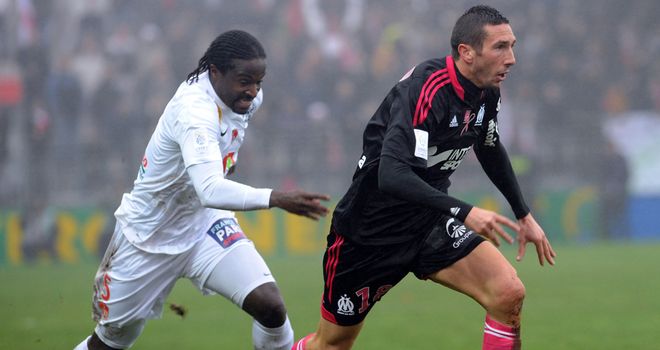 Bernard Mendy gives chase to Morgan Amalfitano