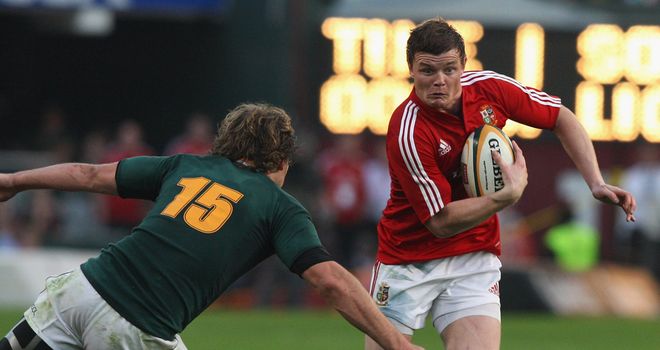 Brian O'Driscoll skips past Frans Steyn during the Lions' 2009 tour of South Africa