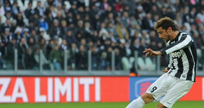 Claudio Marchisio fires in Juventus' third