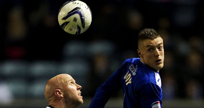 Jamie Vardy (r): Gets above O'Connor