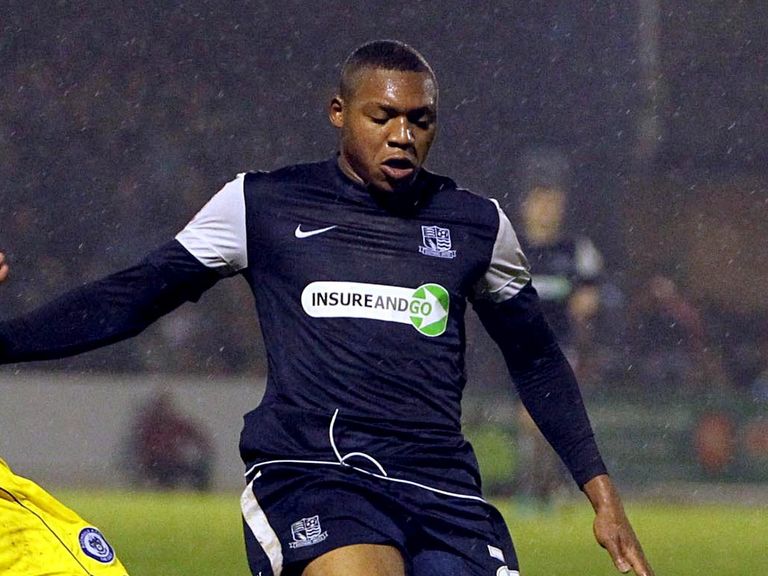 Britt Assombalonga: Staying at Southend