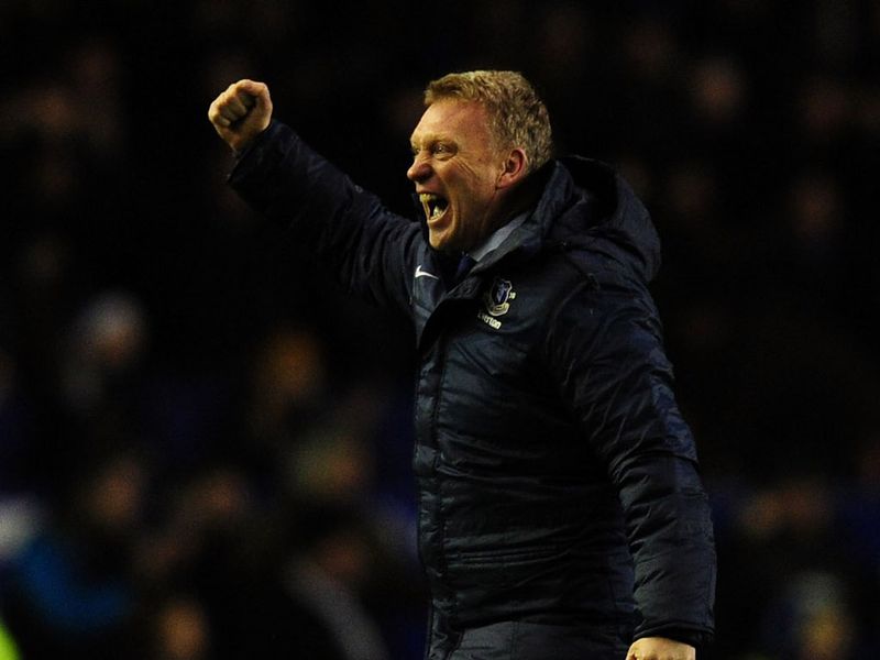 Moyes punches the air in delight after Everton's victory