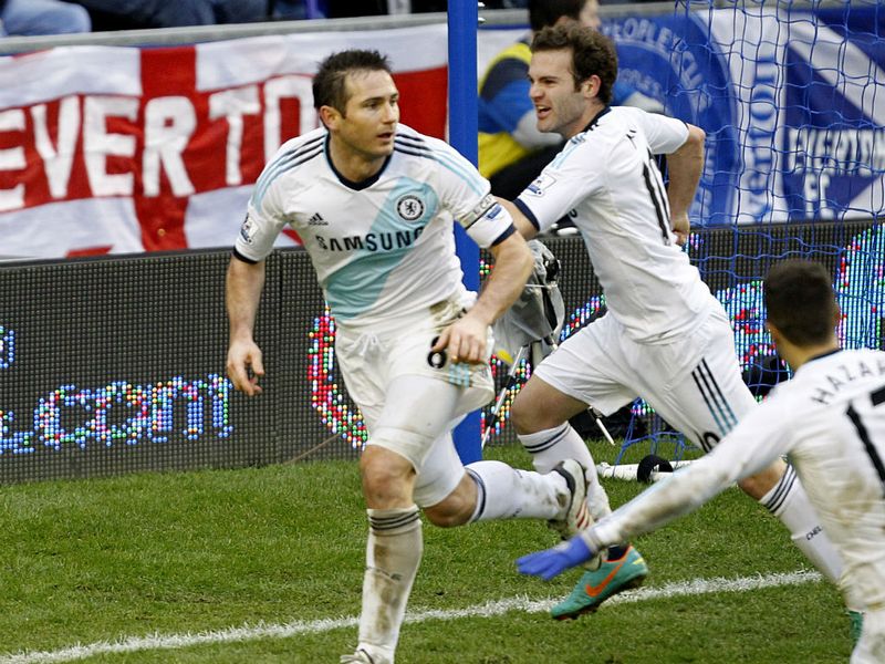 The ball ricochets around the Everton penalty area before Lampard pops up again to give Chelsea a 2-1 win.