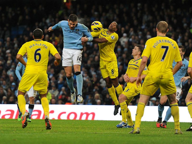 Despite a barrage of chances Manchester City have been unable to break a resolute Reading defence in 90 minutes as we head for stoppage time.