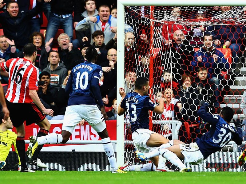 Five minutes before half-time, Seb Larsson's free-kick causes Spurs problems and after Lloris saves from Fletcher, John O'Shea slots home the rebound.