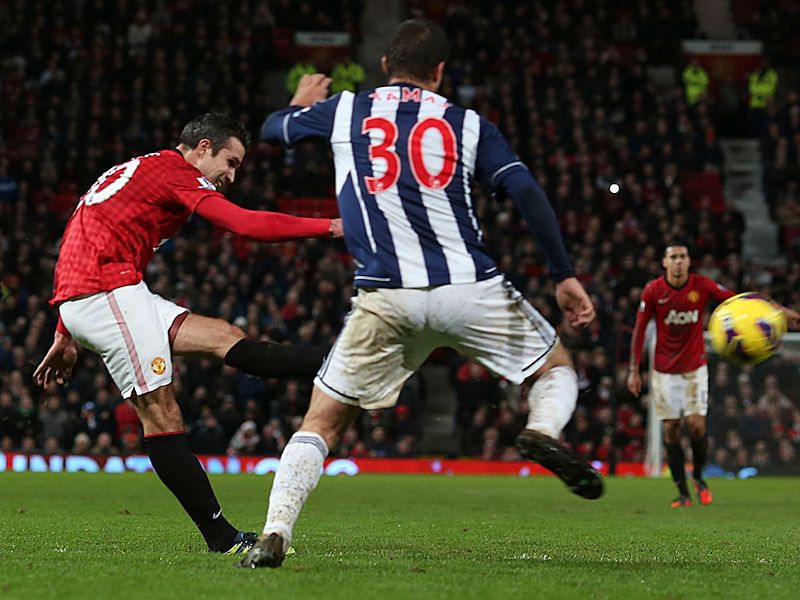 65th minute substitute Robin van Persie seals victory for Manchester United in the final minutes with a curling shot from 22 yards.
