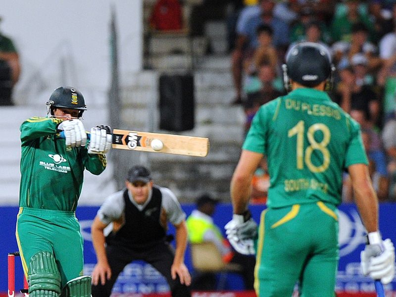 De Kock shared an unbroken 42-run stand with du Plessis.