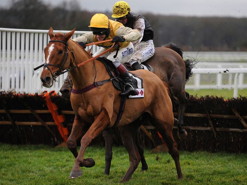 The action gets under way and De La Bech defies a big weight in the opener...