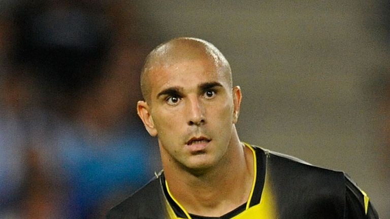 Carlos Aranda: Signs for Granada