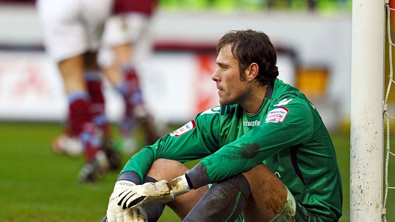 Steve Simonsen: Free agent