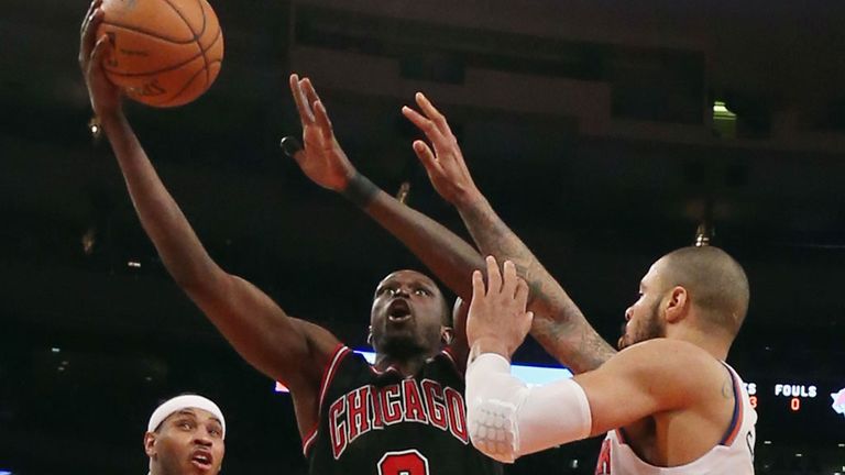 Luol Deng scored 33 points as the Bulls beat the Knicks