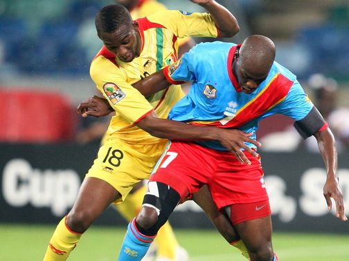 Samba Sow vies with Youssouf Mulumbu
