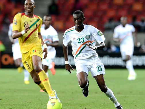 Kalilou Traore and Mohamed Soumaila chase the ball.
