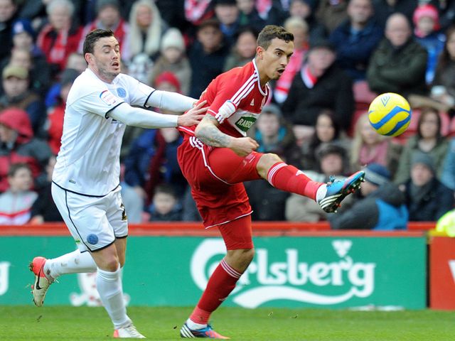 Seb Hines holds off Craig Reid