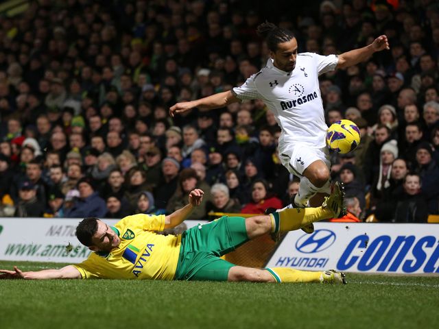 Robert Snodgrass tackles Benoit Assou Ekotto