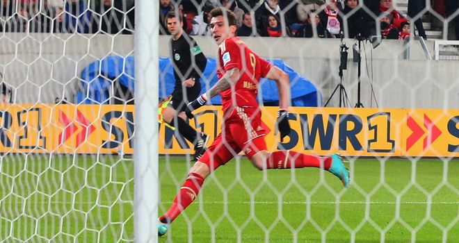 Mario Mandzukic nets for the leaders