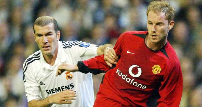 http://e2.365dm.com/13/01/660x350/Nicky-Butt-Zinedine-Zidane-Manchester-United-_2892592.jpg?20130129152153