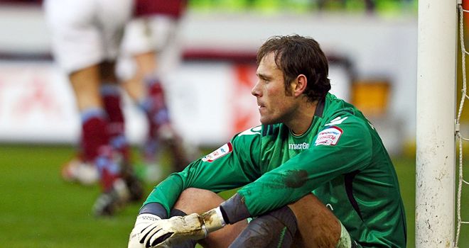 Simonsen: Sidelined through injury