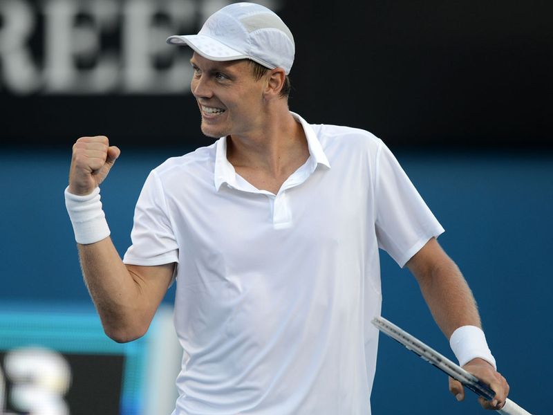 Tomas Berdych is still to drop a set as he eased past Kevin Anderson.