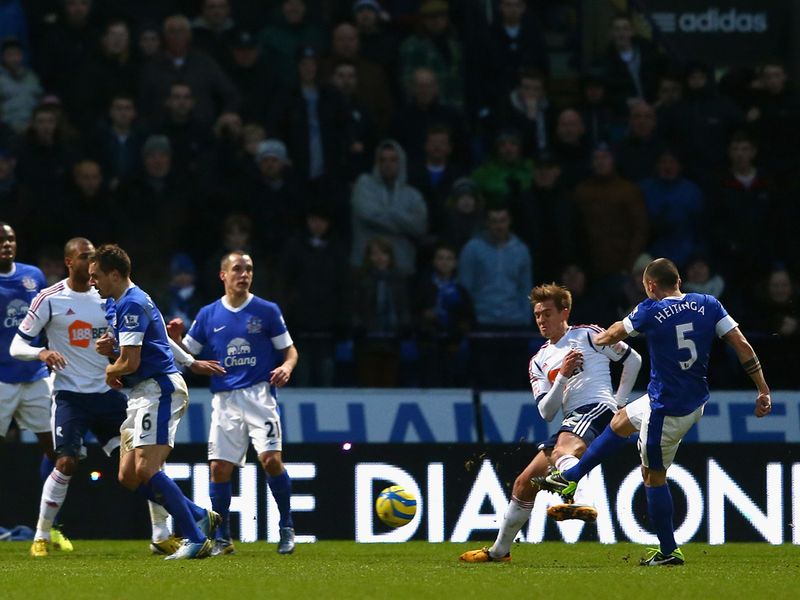 Everton also sneaked through thanks to this late strike from Johnny Heitinga