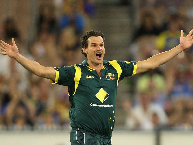 Clint McKay took the final two wickets as Sri Lanka lost by 107 runs.