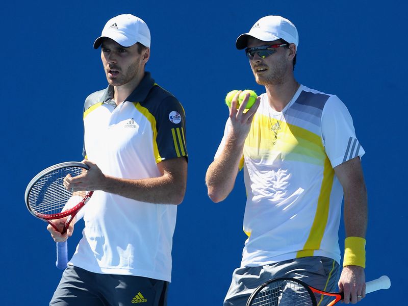 Britons Colin Fleming and Jamie Murray crashed out in the first round of the doubles.