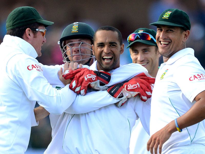 Robin Peterson took two wickets in two balls as New Zealand reached stumps on 47/6.