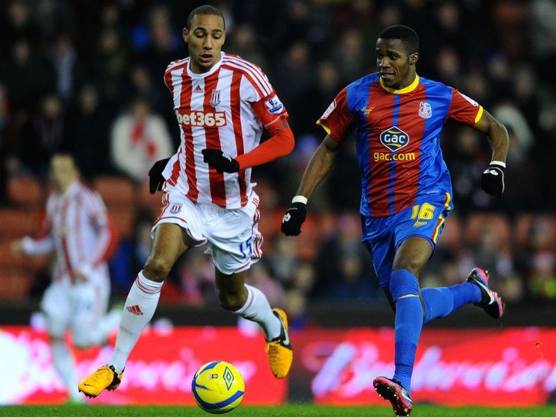 Crystal Palace star Wilfred Zaha battles with Steven Nzonzi at the Britannia Stadium