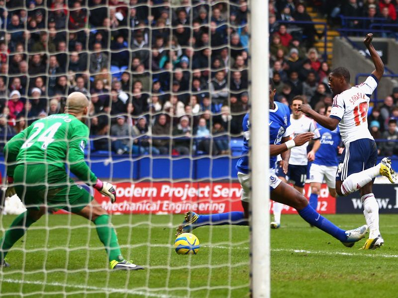 Marvin Sordell, who scored twice to knock out Sunderland in the previous round, nets Bolton's equaliser against Everton