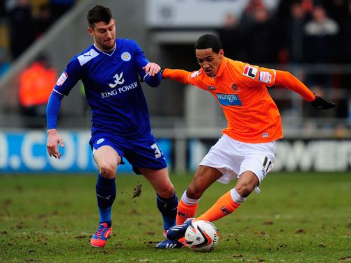 David Nugent and Thomas Ince battle for the ball