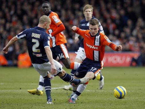 Alan Dunne battles with JJ O'Donnell.