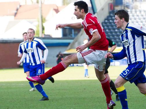 Rory Fallon scores for Aberdeen.