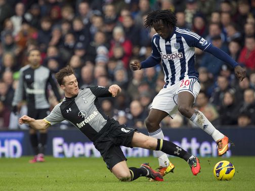 Scott Parker tackles Romelu Lukaku.
