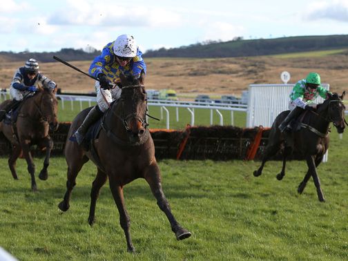 Medinas (right) lands in second over the final flight