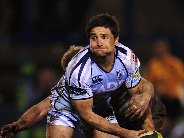 Alex Walker gets a pass away for the Blues
